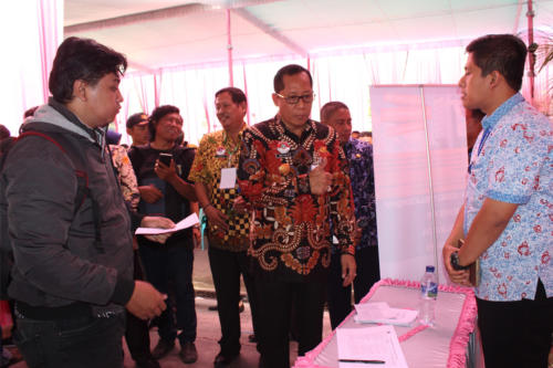 Kunjungan ke Stand Peserta JMF oleh Kadisnaker Prov Jatim