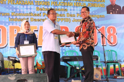 Pemberian Sertifikat kepada Perusahaan Peserta JMF 2018